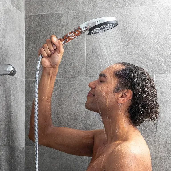 Chuveiro Ecológico Alta Pressão Multifuncional com Minerais – Design Ergonômico e Durável, Filtra Cloro e Impurezas com Pedras Minerais (Maifan, Zeolita, Turmalina), Economiza Água e Melhora a Qualidade da Pele e Cabelo, Fácil Instalação e Compatível com Mangueiras Padrão, Dimensões: 12x28x5 cm, Ideal para Todos os Tipos de Pele