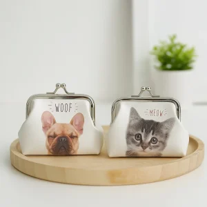 Porta Moedas Woof e Meow – Compacto e Prático, Modelos de Cão ou Gato, Fecho Seguro, Ideal para Amantes de Animais, Presente Perfeito, 8x9cm, Tecido de Poliuretano e Metal